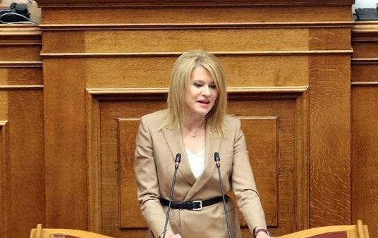 EKTAKTO – Έριξαν μολότοφ στο σπίτι της Θεοδώρας Τζάκρη – Διαμαρτυρία για τις Πρέσπες;